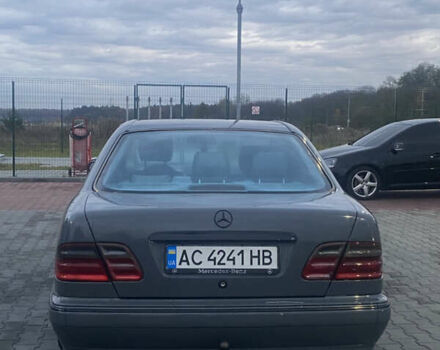 Сірий Мерседес Е-Клас, об'ємом двигуна 3.2 л та пробігом 380 тис. км за 4400 $, фото 7 на Automoto.ua