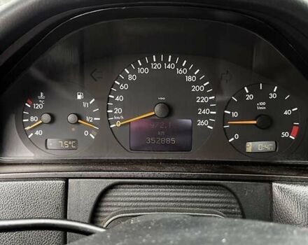 Серый Мерседес Е-Класс, объемом двигателя 2.7 л и пробегом 352 тыс. км за 3200 $, фото 7 на Automoto.ua