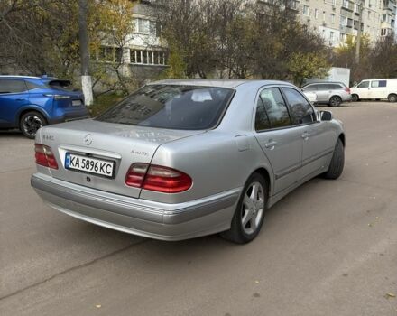 Сірий Мерседес Е-Клас, об'ємом двигуна 2.8 л та пробігом 350 тис. км за 4500 $, фото 2 на Automoto.ua