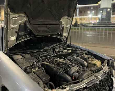 Серый Мерседес Е-Класс, объемом двигателя 3.2 л и пробегом 361 тыс. км за 5000 $, фото 13 на Automoto.ua