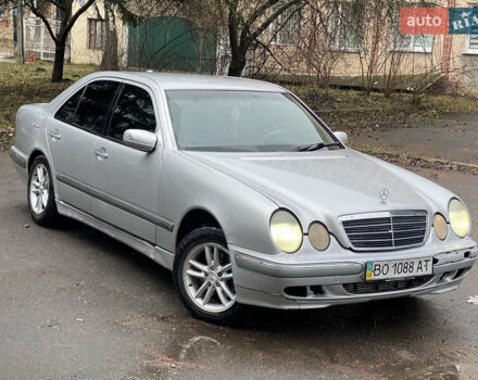 Серый Мерседес Е-Класс, объемом двигателя 3.2 л и пробегом 400 тыс. км за 2500 $, фото 1 на Automoto.ua