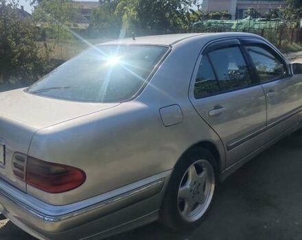 Серый Мерседес Е-Класс, объемом двигателя 2.69 л и пробегом 450 тыс. км за 5200 $, фото 1 на Automoto.ua