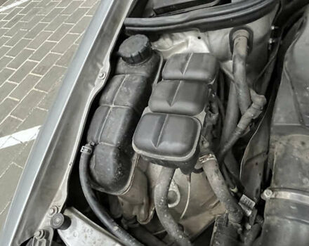 Серый Мерседес Е-Класс, объемом двигателя 2.69 л и пробегом 353 тыс. км за 3750 $, фото 37 на Automoto.ua