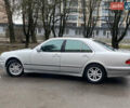Серый Мерседес Е-Класс, объемом двигателя 3.2 л и пробегом 400 тыс. км за 2500 $, фото 5 на Automoto.ua