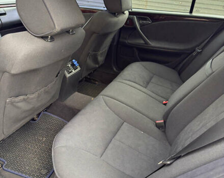 Серый Мерседес Е-Класс, объемом двигателя 2.8 л и пробегом 350 тыс. км за 4300 $, фото 9 на Automoto.ua