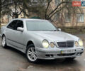 Серый Мерседес Е-Класс, объемом двигателя 3.2 л и пробегом 400 тыс. км за 2500 $, фото 6 на Automoto.ua