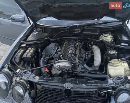 Сірий Мерседес Е-Клас, об'ємом двигуна 3.2 л та пробігом 380 тис. км за 4400 $, фото 13 на Automoto.ua