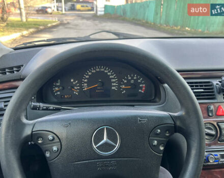 Сірий Мерседес Е-Клас, об'ємом двигуна 2 л та пробігом 300 тис. км за 2999 $, фото 6 на Automoto.ua