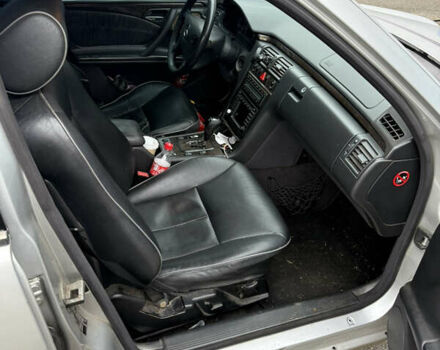 Сірий Мерседес Е-Клас, об'ємом двигуна 3.2 л та пробігом 700 тис. км за 3500 $, фото 8 на Automoto.ua