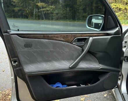 Мерседес Е-Класс 2001 в Виннице на Automoto.ua Серый Мерседес Е-Класс, объемом двигателя 2 л и пробегом 399 тыс. км за 4600 $, фото 12 на Automoto.ua