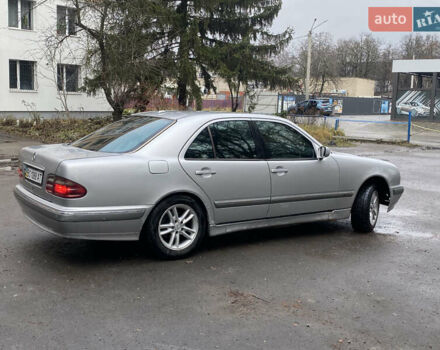 Серый Мерседес Е-Класс, объемом двигателя 3.2 л и пробегом 400 тыс. км за 2500 $, фото 2 на Automoto.ua