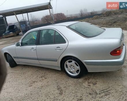 Сірий Мерседес Е-Клас, об'ємом двигуна 2.2 л та пробігом 300 тис. км за 4700 $, фото 3 на Automoto.ua