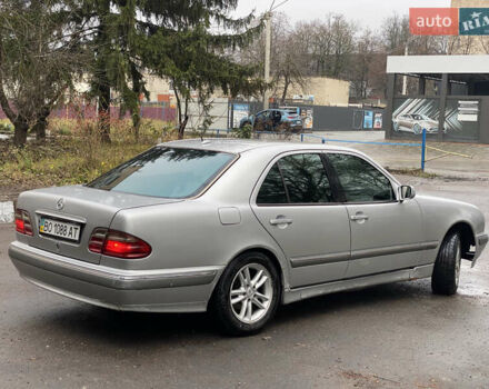 Серый Мерседес Е-Класс, объемом двигателя 3.2 л и пробегом 400 тыс. км за 2500 $, фото 3 на Automoto.ua