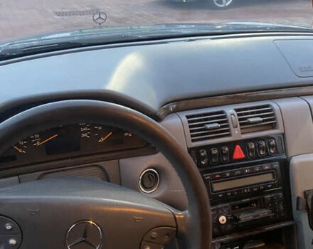 Сірий Мерседес Е-Клас, об'ємом двигуна 3.2 л та пробігом 380 тис. км за 4400 $, фото 11 на Automoto.ua