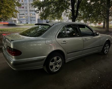 Серый Мерседес Е-Класс, объемом двигателя 3.2 л и пробегом 300 тыс. км за 4500 $, фото 2 на Automoto.ua