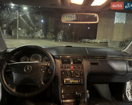 Серый Мерседес Е-Класс, объемом двигателя 3.2 л и пробегом 361 тыс. км за 5000 $, фото 27 на Automoto.ua