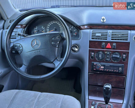 Сірий Мерседес Е-Клас, об'ємом двигуна 2.15 л та пробігом 366 тис. км за 2800 $, фото 10 на Automoto.ua