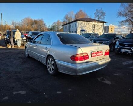 Серый Мерседес Е-Класс, объемом двигателя 4.2 л и пробегом 544 тыс. км за 3900 $, фото 4 на Automoto.ua