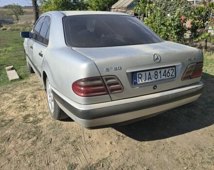 Сірий Мерседес Е-Клас, об'ємом двигуна 2 л та пробігом 408 тис. км за 2519 $, фото 2 на Automoto.ua