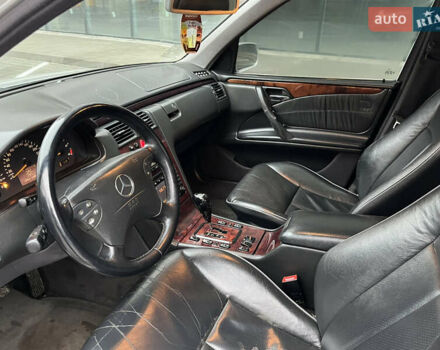 Серый Мерседес Е-Класс, объемом двигателя 2.69 л и пробегом 353 тыс. км за 3750 $, фото 22 на Automoto.ua