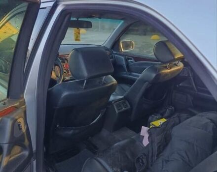 Серый Мерседес Е-Класс, объемом двигателя 2 л и пробегом 400 тыс. км за 3900 $, фото 9 на Automoto.ua