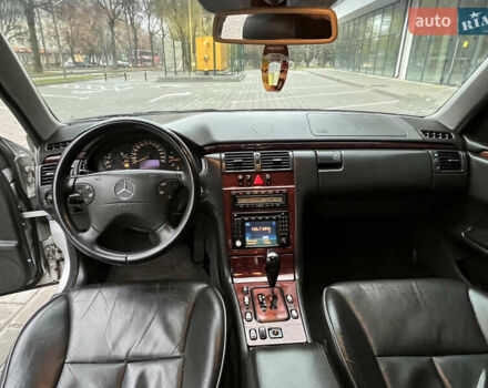 Серый Мерседес Е-Класс, объемом двигателя 2.69 л и пробегом 353 тыс. км за 3750 $, фото 26 на Automoto.ua