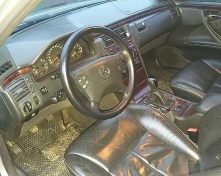 Сірий Мерседес Е-Клас, об'ємом двигуна 2.6 л та пробігом 320 тис. км за 4200 $, фото 4 на Automoto.ua