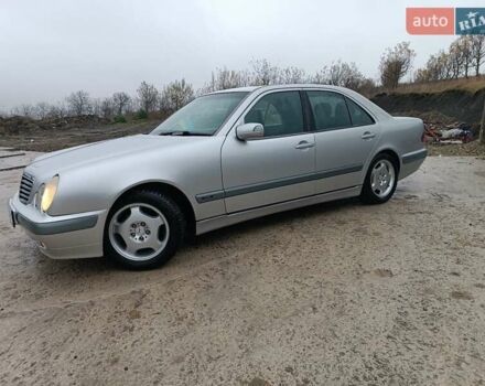 Сірий Мерседес Е-Клас, об'ємом двигуна 2.2 л та пробігом 300 тис. км за 4700 $, фото 2 на Automoto.ua