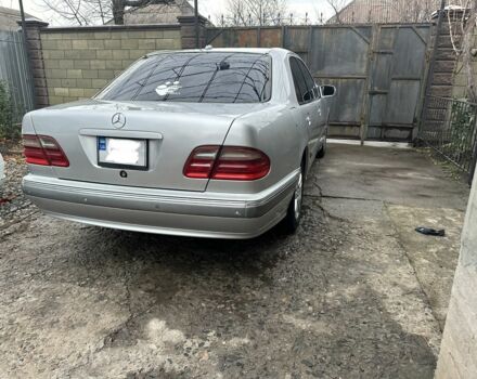 Серый Мерседес Е-Класс, объемом двигателя 2.8 л и пробегом 450 тыс. км за 3600 $, фото 3 на Automoto.ua