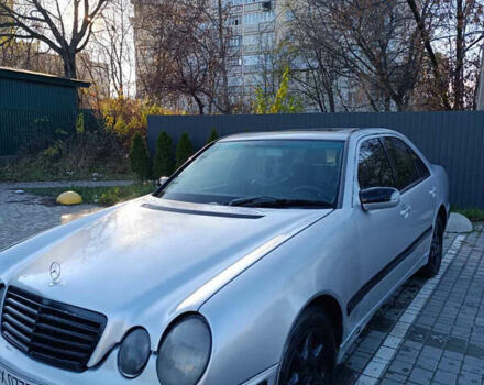 Сірий Мерседес Е-Клас, об'ємом двигуна 2 л та пробігом 444 тис. км за 2999 $, фото 3 на Automoto.ua