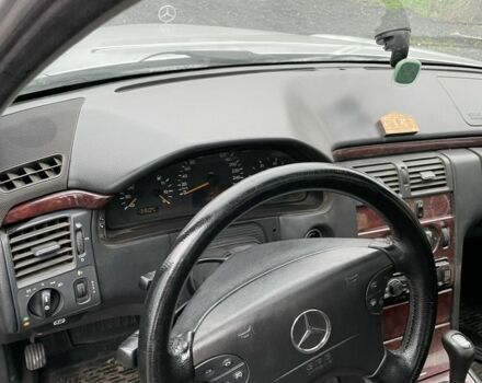 Сірий Мерседес Е-Клас, об'ємом двигуна 2.1 л та пробігом 480 тис. км за 2900 $, фото 5 на Automoto.ua