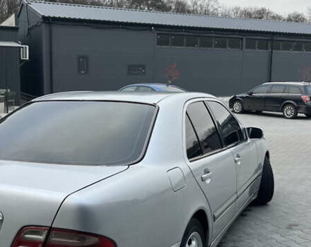 Серый Мерседес Е-Класс, объемом двигателя 3.2 л и пробегом 328 тыс. км за 6200 $, фото 9 на Automoto.ua