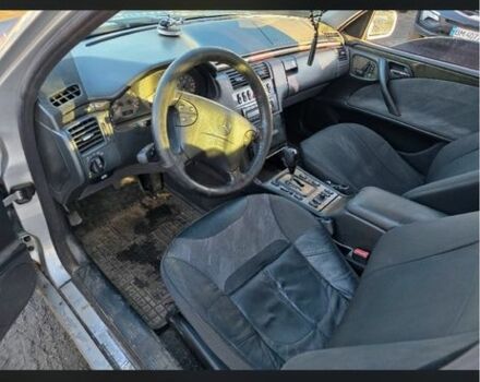 Серый Мерседес Е-Класс, объемом двигателя 4.2 л и пробегом 544 тыс. км за 3900 $, фото 7 на Automoto.ua