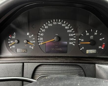 Серый Мерседес Е-Класс, объемом двигателя 2.7 л и пробегом 352 тыс. км за 3200 $, фото 8 на Automoto.ua