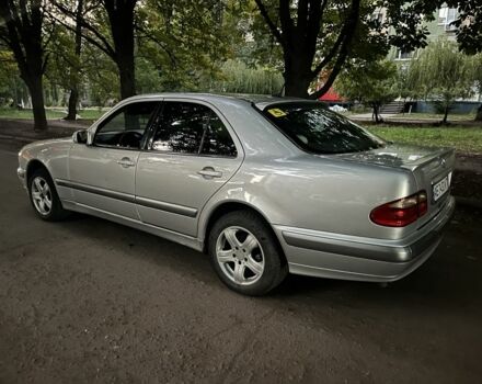 Серый Мерседес Е-Класс, объемом двигателя 3.2 л и пробегом 300 тыс. км за 4500 $, фото 3 на Automoto.ua