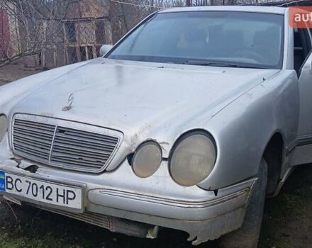 Серый Мерседес Е-Класс, объемом двигателя 2 л и пробегом 250 тыс. км за 2700 $, фото 1 на Automoto.ua