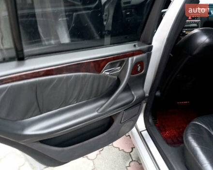Сірий Мерседес Е-Клас, об'ємом двигуна 3.23 л та пробігом 300 тис. км за 3000 $, фото 15 на Automoto.ua