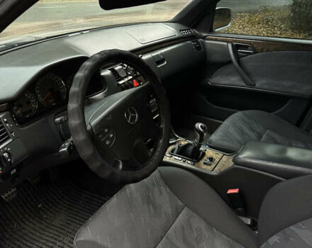 Мерседес Е-Класс 2001 в Виннице на Automoto.ua Серый Мерседес Е-Класс, объемом двигателя 2 л и пробегом 399 тыс. км за 4600 $, фото 11 на Automoto.ua