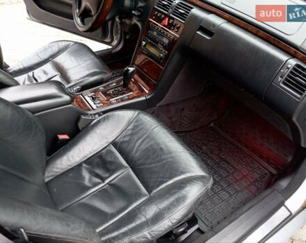 Сірий Мерседес Е-Клас, об'ємом двигуна 3.23 л та пробігом 300 тис. км за 3000 $, фото 10 на Automoto.ua