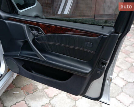 Сірий Мерседес Е-Клас, об'ємом двигуна 3.23 л та пробігом 300 тис. км за 3000 $, фото 11 на Automoto.ua