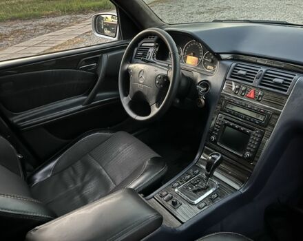 Серый Мерседес Е-Класс, объемом двигателя 3.2 л и пробегом 300 тыс. км за 4999 $, фото 4 на Automoto.ua