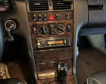 Серый Мерседес Е-Класс, объемом двигателя 3.2 л и пробегом 361 тыс. км за 5000 $, фото 31 на Automoto.ua