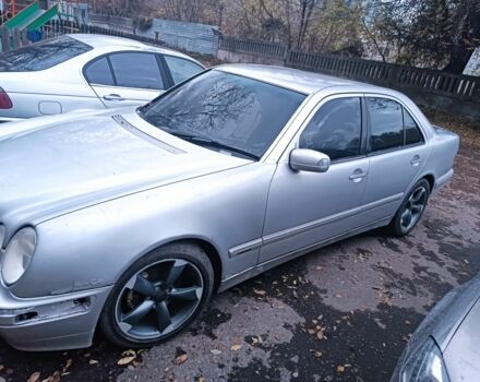 Серый Мерседес Е-Класс, объемом двигателя 2 л и пробегом 450 тыс. км за 2500 $, фото 1 на Automoto.ua