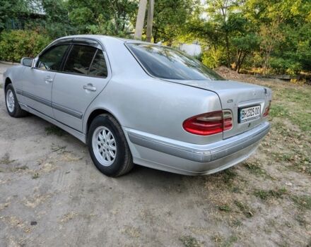 Серый Мерседес Е-Класс, объемом двигателя 2.1 л и пробегом 400 тыс. км за 3600 $, фото 1 на Automoto.ua