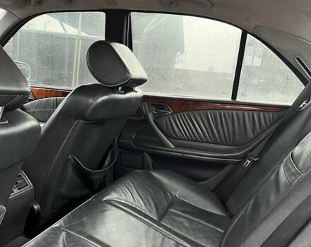 Серый Мерседес Е-Класс, объемом двигателя 2.7 л и пробегом 352 тыс. км за 3200 $, фото 11 на Automoto.ua