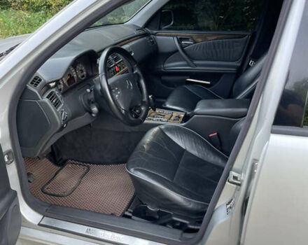 Мерседес Е-Класс 2001 в Сокале на Automoto.ua Серый Мерседес Е-Класс, объемом двигателя 2.7 л и пробегом 667 тыс. км за 5200 $, фото 2 на Automoto.ua