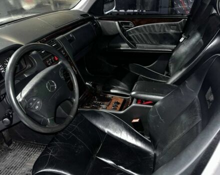 Сірий Мерседес Е-Клас, об'ємом двигуна 3.2 л та пробігом 240 тис. км за 3500 $, фото 6 на Automoto.ua