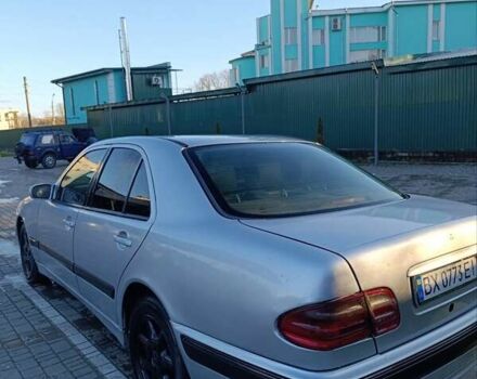 Серый Мерседес Е-Класс, объемом двигателя 2 л и пробегом 400 тыс. км за 3900 $, фото 1 на Automoto.ua