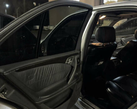 Серый Мерседес Е-Класс, объемом двигателя 3.2 л и пробегом 361 тыс. км за 5000 $, фото 26 на Automoto.ua