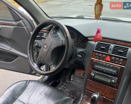 Серый Мерседес Е-Класс, объемом двигателя 3.2 л и пробегом 400 тыс. км за 2500 $, фото 18 на Automoto.ua